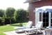 Foto: Ferienhaus Mien lüttje Huuske, Greetsiel: Sonnenterrasse mit Markise und Gartenmöbeln, der Sommer kann sich auch in Ostfriesland von seiner sonnigsten Seite zeigen!